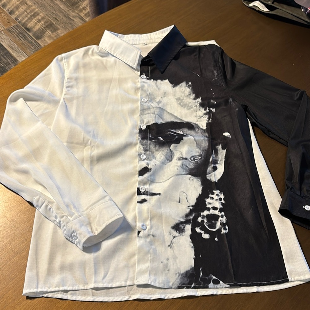 Button Down Long Sleeve Shirt With A Face Black And White Size Medium Like New - Picture 1 of 6